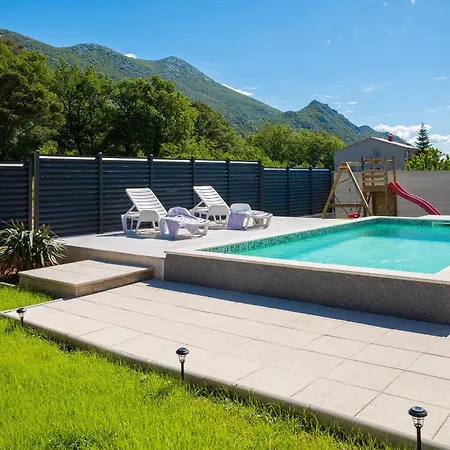 Zen Escape - Private Pool Apartman *