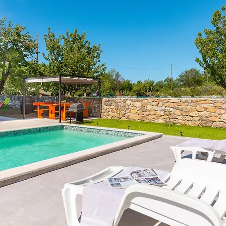 Zen Escape - Private Pool Apartman