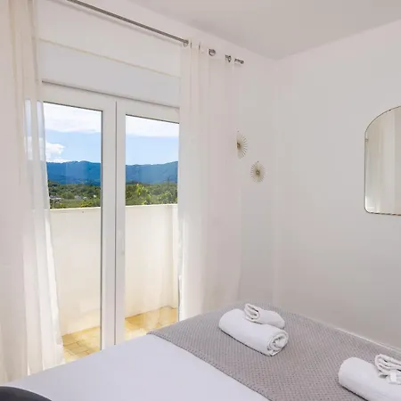 Zen Escape - Private Pool Apartman *