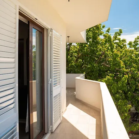 Zen Escape - Private Pool Apartman