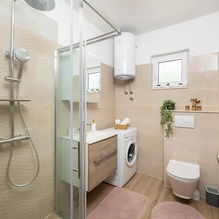 Zen Escape - Private Pool Apartman *