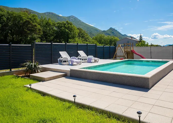 Zen Escape - Private Pool Apartment *