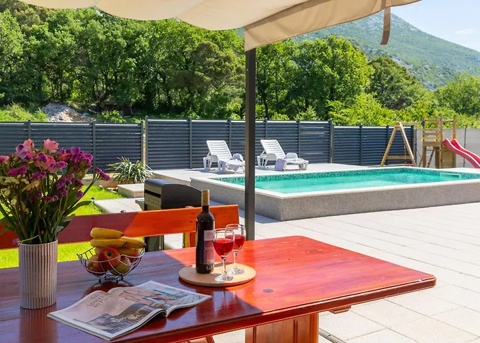 Zen Escape - Private Pool Apartment