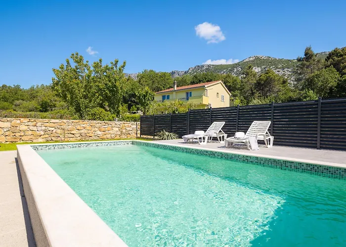 Zen Escape - Private Pool Apartment *