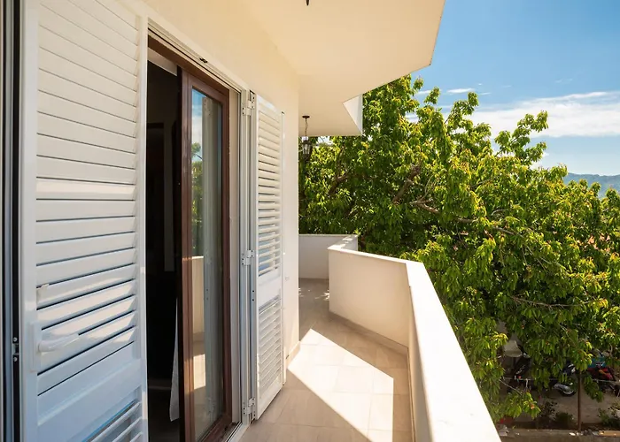 Zen Escape - Private Pool Apartment